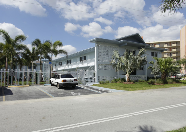 Waterview Apartments in North Miami, FL - Building Photo - Building Photo