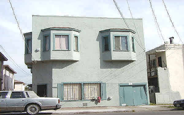 2696 Havenscourt Blvd in Oakland, CA - Foto de edificio - Building Photo