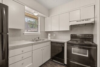 Crossings at Clairemont in Tulsa, OK - Building Photo - Building Photo