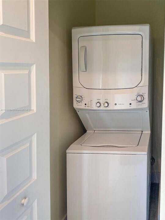 8301 NW 41st St, Unit b107 in Doral, FL - Building Photo