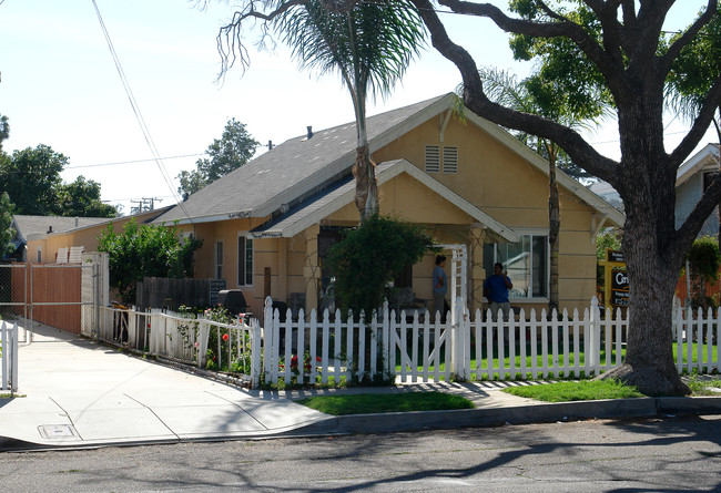 228 N 6th St in Santa Paula, CA - Building Photo - Building Photo