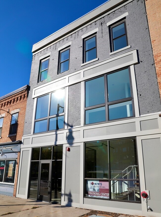 439 N Salina St, Unit 1 in Syracuse, NY - Foto de edificio - Building Photo