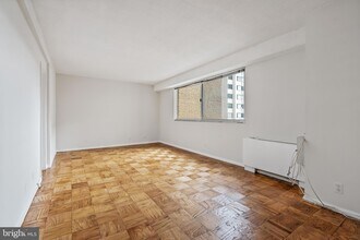 4515 Willard Ave in Chevy Chase, MD - Building Photo - Building Photo