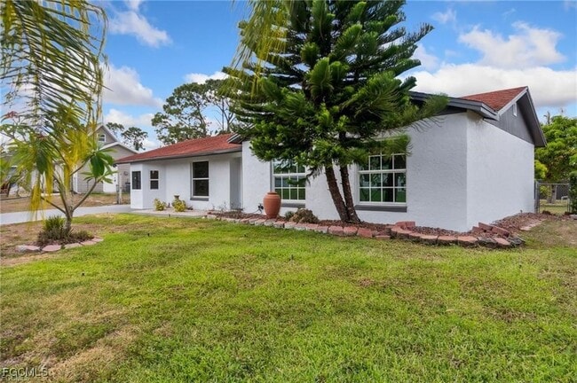 4700 3rd St W in Lehigh Acres, FL - Building Photo - Building Photo