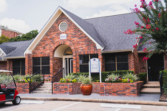 Westchase Creek Apartments in Houston, TX - Building Photo - Building Photo