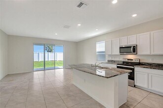 9279 Rock Harbour Wy in Tampa, FL - Building Photo - Building Photo