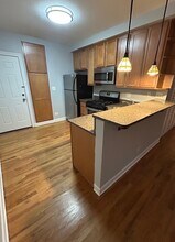 2340 W Granville Ave, Unit 1 in Chicago, IL - Foto de edificio - Building Photo