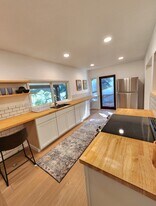 380 Box Canyon Rd in West Hills, CA - Building Photo