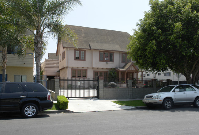 4858 Rosewood Ave in Los Angeles, CA - Building Photo - Building Photo