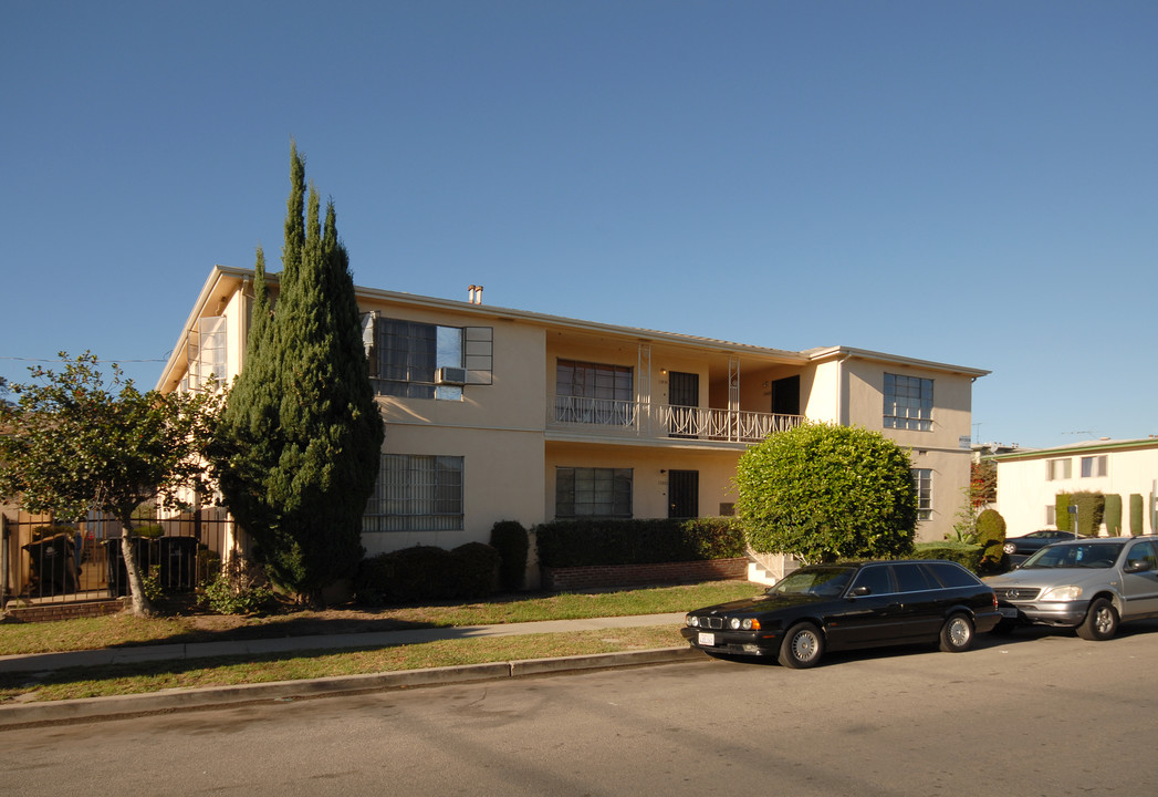 3800 Lockland Dr in Los Angeles, CA - Foto de edificio