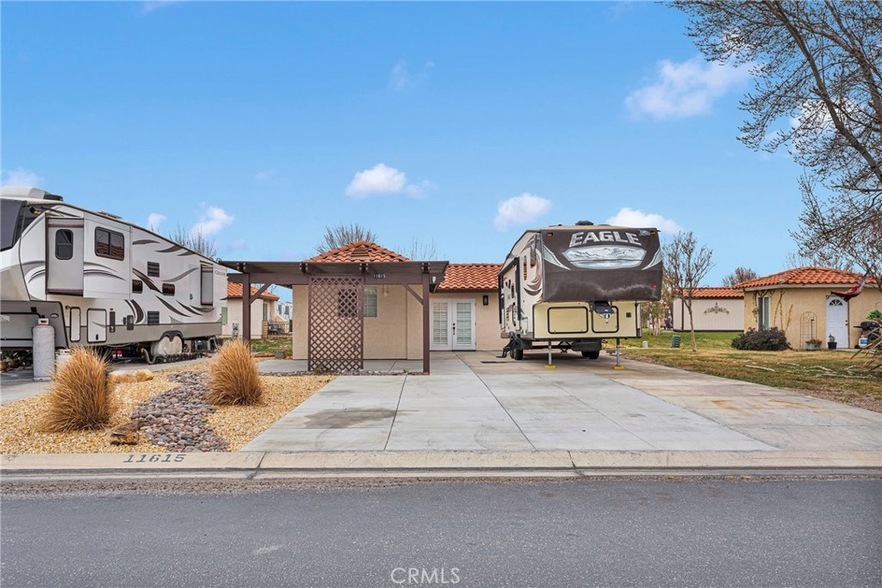 11615 Wedgewood Dr in Apple Valley, CA - Building Photo