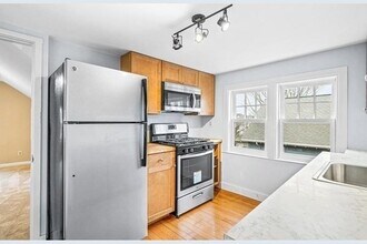 120 Walden St, Unit 3 in Cambridge, MA - Building Photo - Building Photo