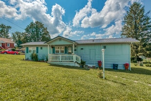 760 Henry St in Marion, VA - Building Photo