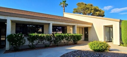 Sunrise Gardens 55+ Senior Apartments in Las Vegas, NV - Foto de edificio - Building Photo