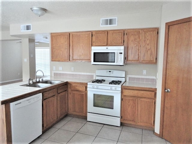 8140 Waterbury Pl NW in Albuquerque, NM - Foto de edificio - Building Photo