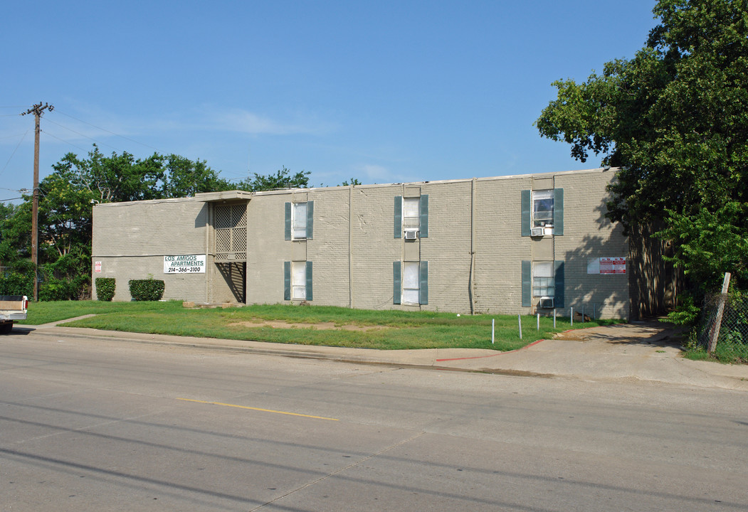 Los Amiogos Apartments in Dallas, TX - Building Photo