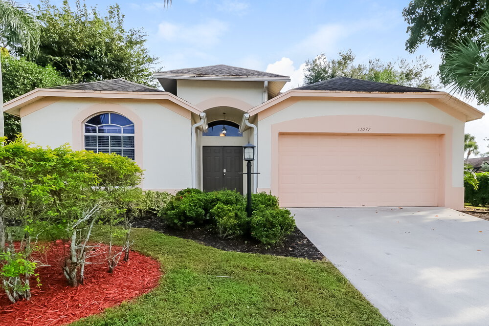 13077 Meadowbreeze Dr in Wellington, FL - Building Photo