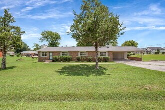 3902 Drakes Branch Rd in Nashville, TN - Building Photo - Building Photo