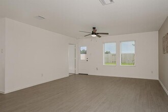 25419 Birch St in Cleveland, TX - Building Photo - Building Photo