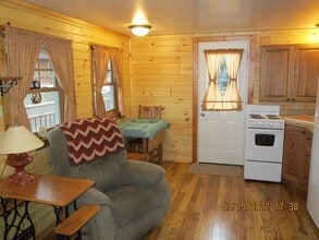 E10544 E Salem Ridge Rd in La Farge, WI - Foto de edificio - Building Photo