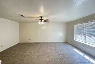 1203 Airline Dr in College Station, TX - Building Photo - Building Photo