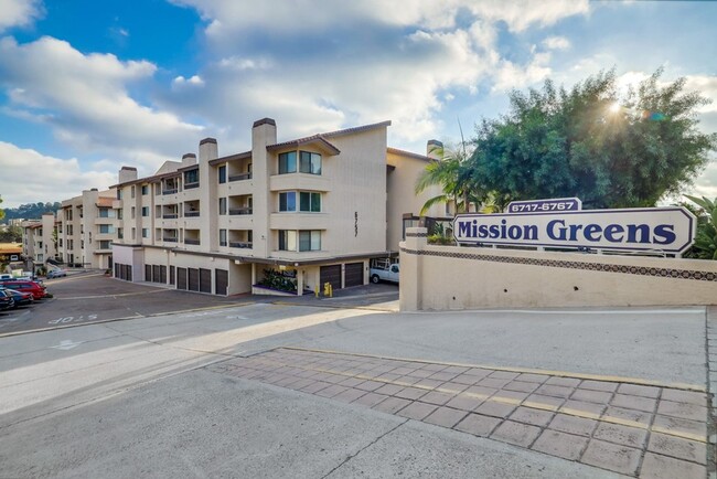 6717 Friars Rd in San Diego, CA - Foto de edificio - Building Photo