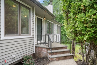 81 Lakeview Dr in Old Tappan, NJ - Building Photo - Building Photo