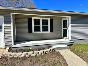 115 Fieldcrest Dr in Jacksonville, NC - Building Photo - Building Photo