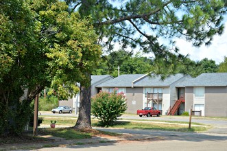 Monarch Creek in Tupelo, MS - Foto de edificio - Building Photo