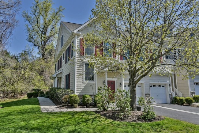 66 Pheasant Run in Old Tappan, NJ - Building Photo - Building Photo
