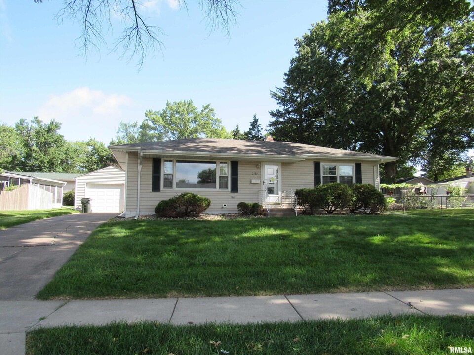 2154 W 36th St in Davenport, IA - Building Photo