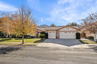 620 Walnut Cir in Corona, CA - Building Photo