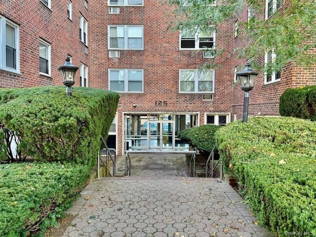 125 Lincoln Ave