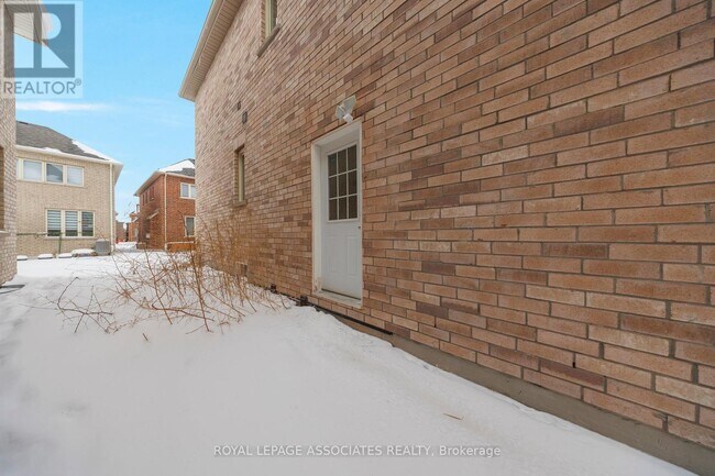 14 Hitching Post in Georgina, ON - Building Photo - Building Photo