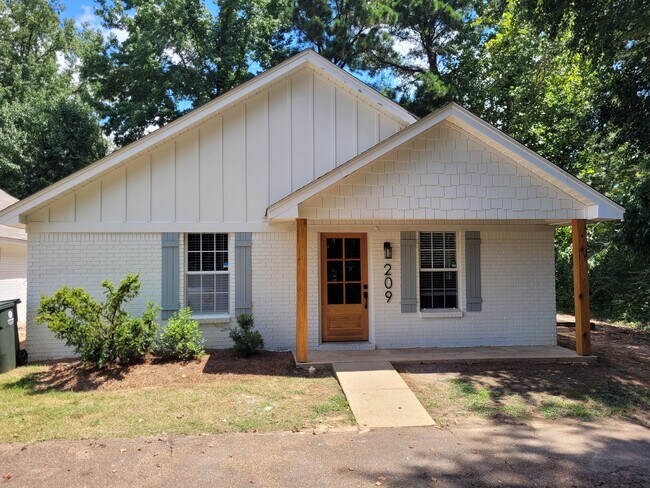 property at 209 Leigh Lp