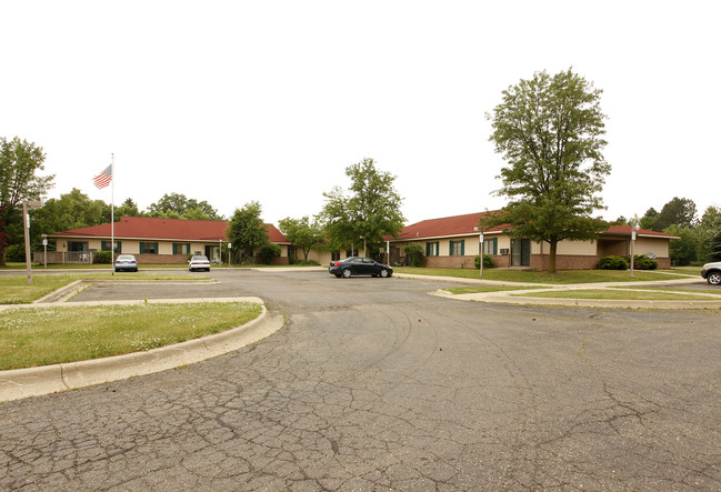 Livingston Greene in Fowlerville, MI - Foto de edificio - Building Photo