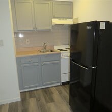 60 Elissa Ln-Unit -1 right side entry door in Yonkers, NY - Building Photo - Building Photo
