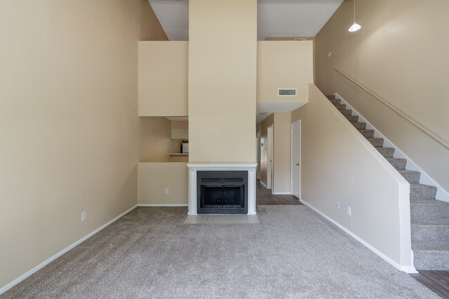 Three60 North Apartments in Grand Prairie, TX - Foto de edificio - Building Photo