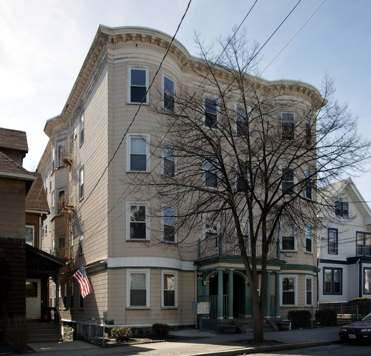 268 Washington Ave in Chelsea, MA - Foto de edificio