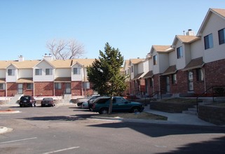 Glen at the Park in Aurora, CO - Building Photo - Building Photo