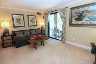 19 Village Hill Ln in Natick, MA - Building Photo - Building Photo