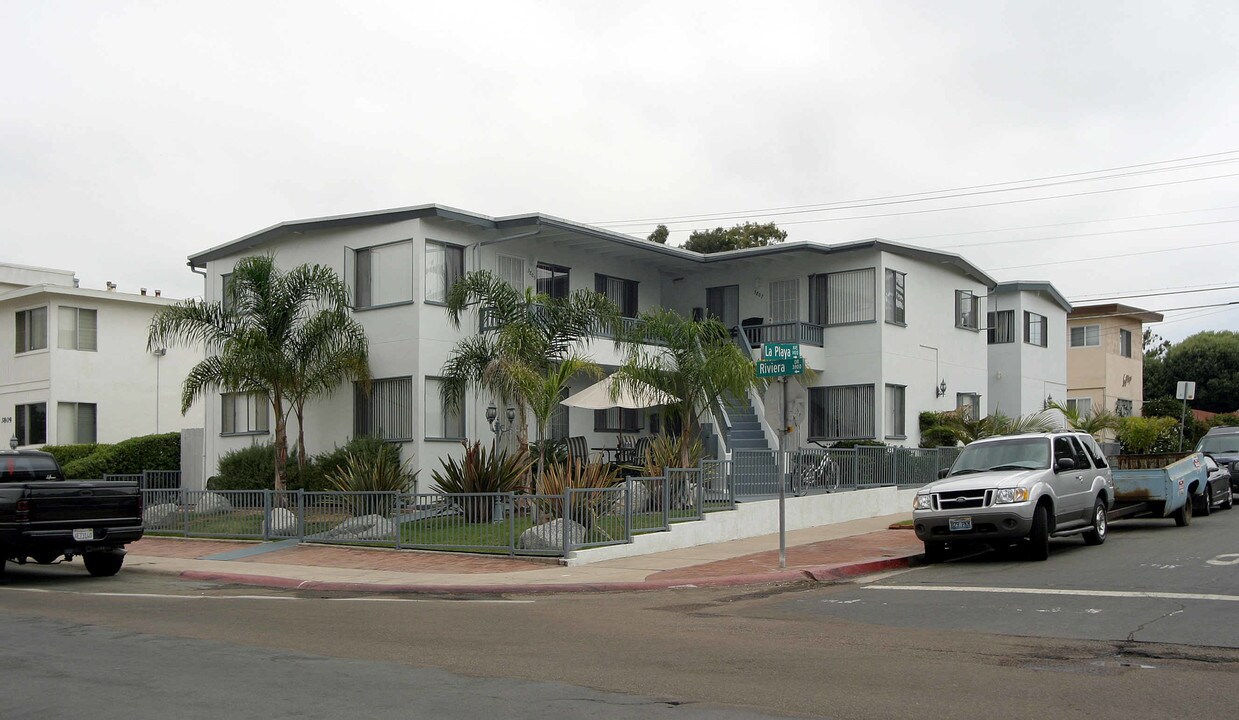 Crown Point in San Diego, CA - Foto de edificio