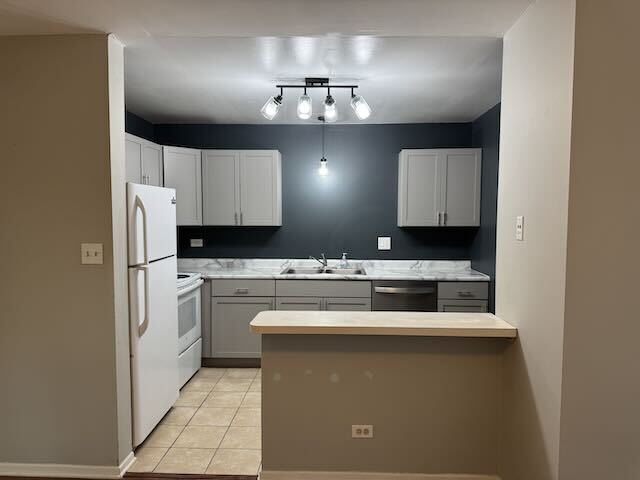 1324 N Geneva Dr, Unit 3B