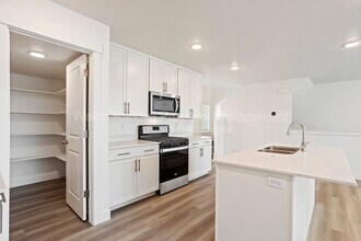3102 N 1600 E in Layton, UT - Building Photo - Building Photo