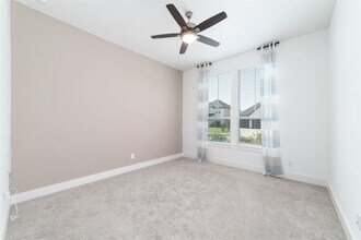 32018 Crested Knl Ct in Fulshear, TX - Building Photo - Building Photo
