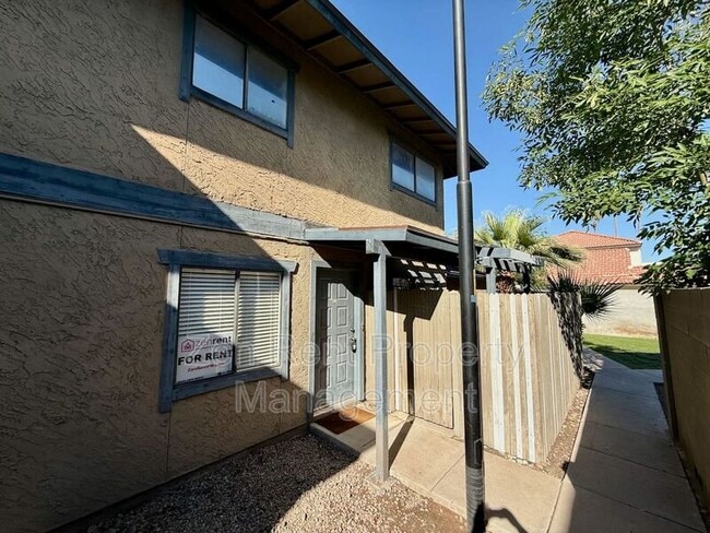 property at 286 W Palomino Dr