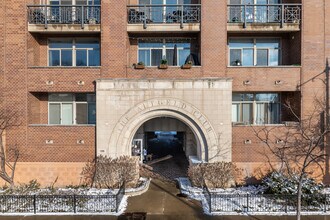 1340 W Fullerton Ave in Chicago, IL - Building Photo - Building Photo