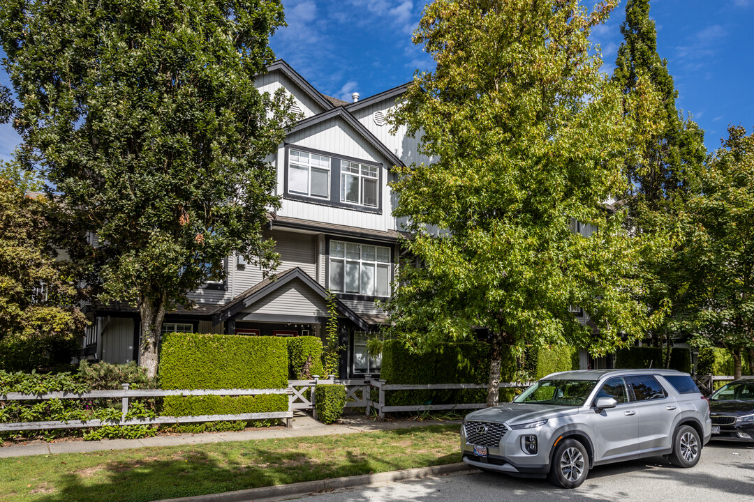 18839 69 Av in Surrey, BC - Building Photo