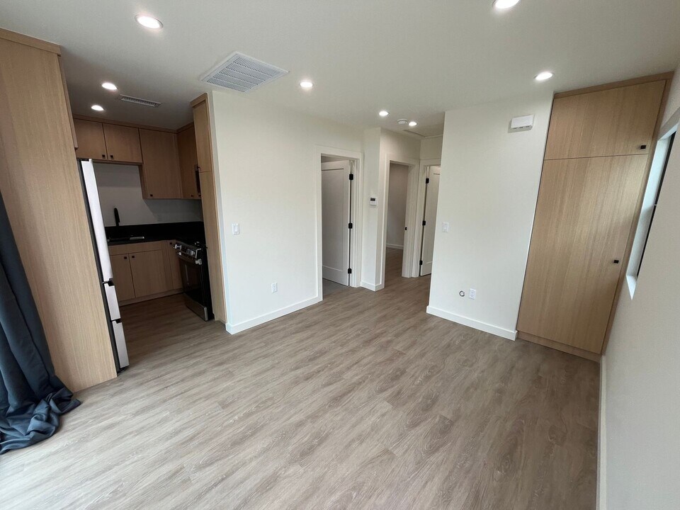 1061 Turquoise St in San Diego, CA - Building Photo