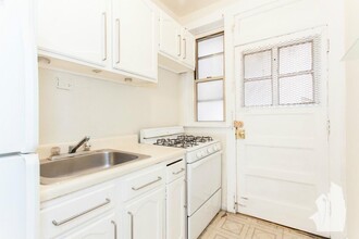 622 W Barry Ave, Unit N2 in Chicago, IL - Building Photo - Building Photo